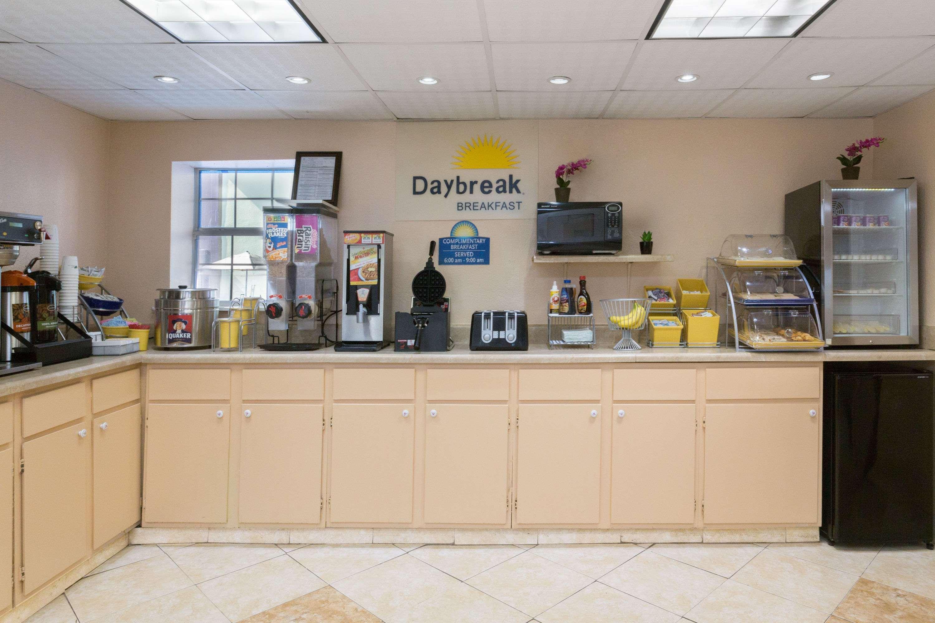 Days Inn By Wyndham Waycross Ngoại thất bức ảnh