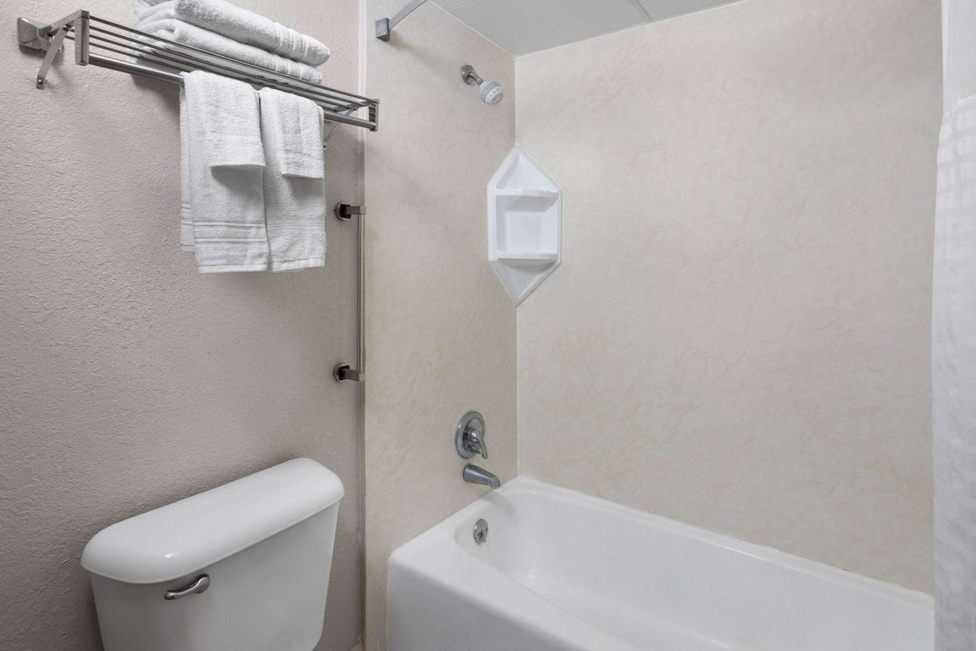 Days Inn By Wyndham Waycross Ngoại thất bức ảnh