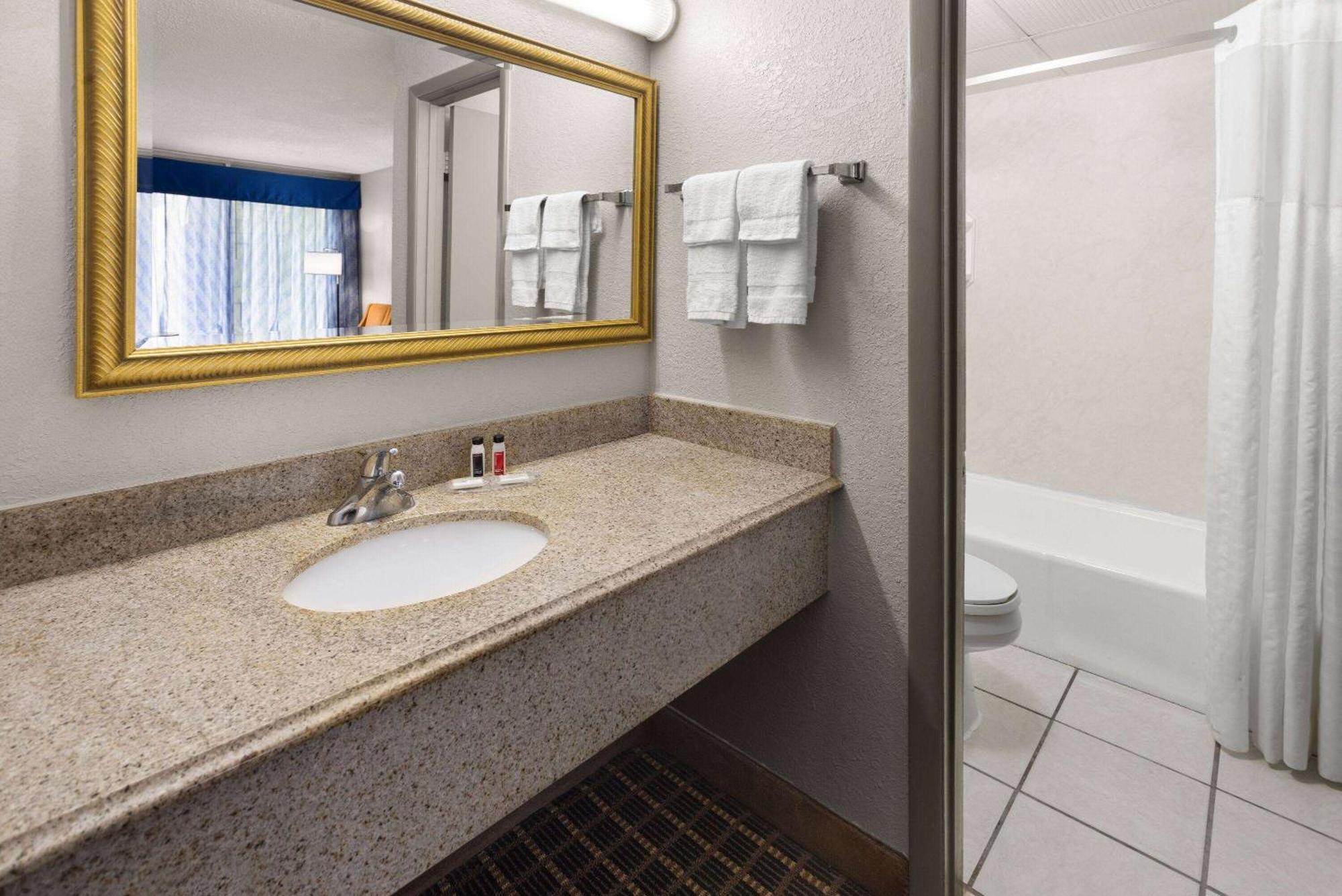 Days Inn By Wyndham Waycross Ngoại thất bức ảnh