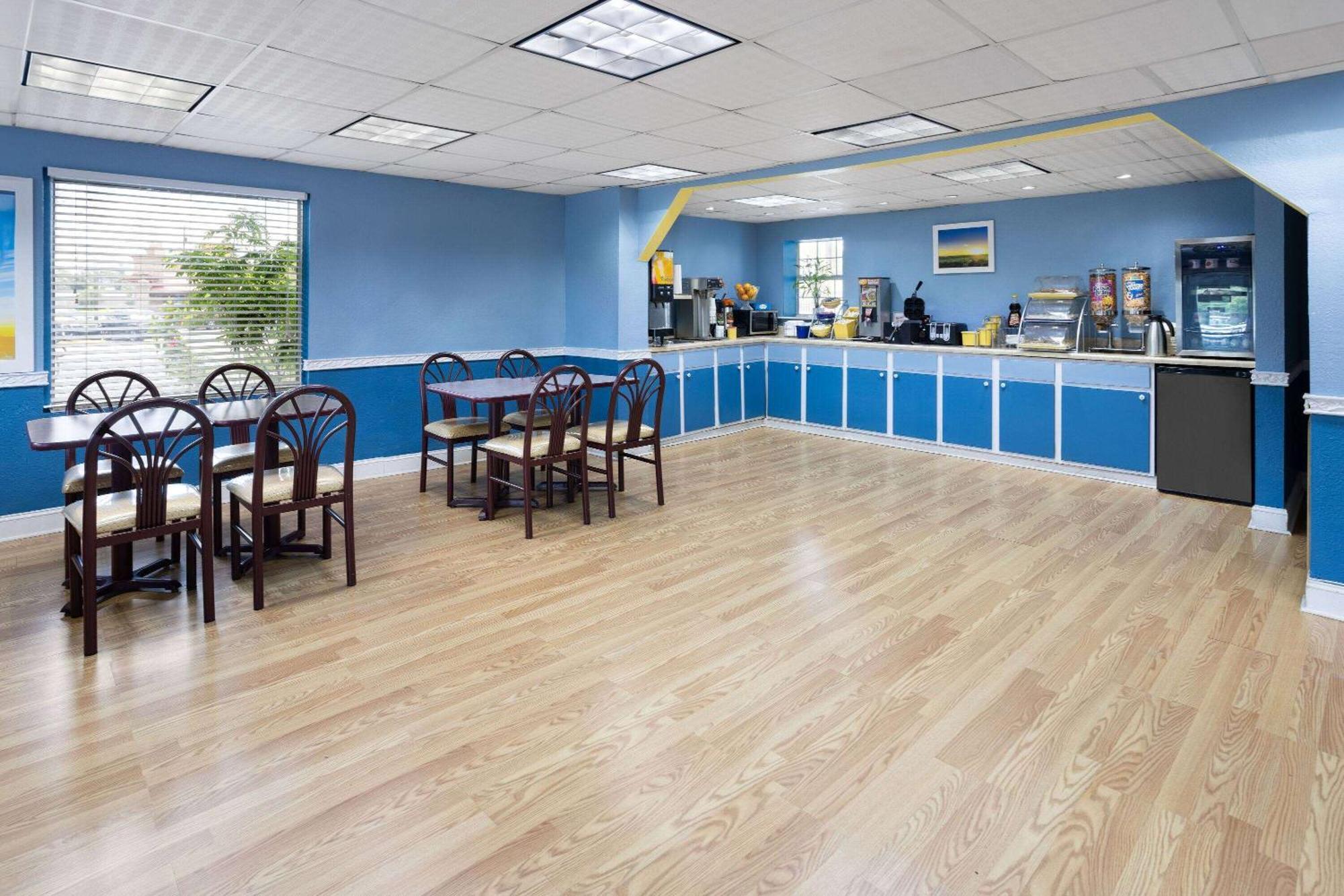 Days Inn By Wyndham Waycross Ngoại thất bức ảnh